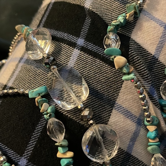 Three strand crystal turquoise chip necklace - Picture 5 of 6